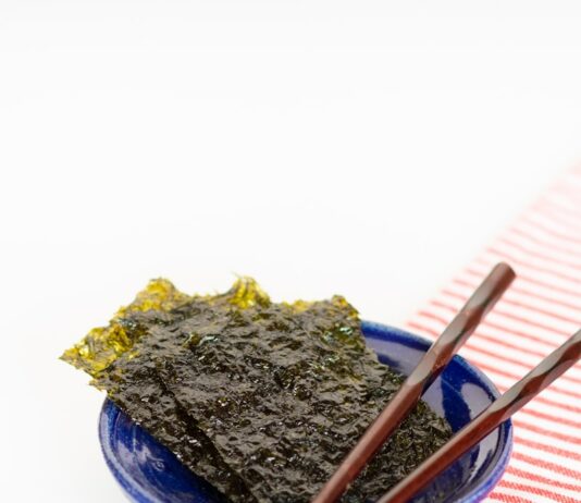 마른김·조미김 할당관세 적용…“김 재고 및 가격 안정에 최선” green and blue ceramic bowl