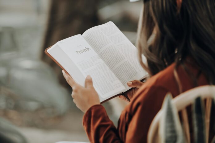 Photo by Joel Muniz girl reading book