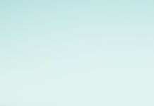 심리적 안정을 위한 7가지 효과적인 습관 man in white shirt sitting on green grass field during sunset